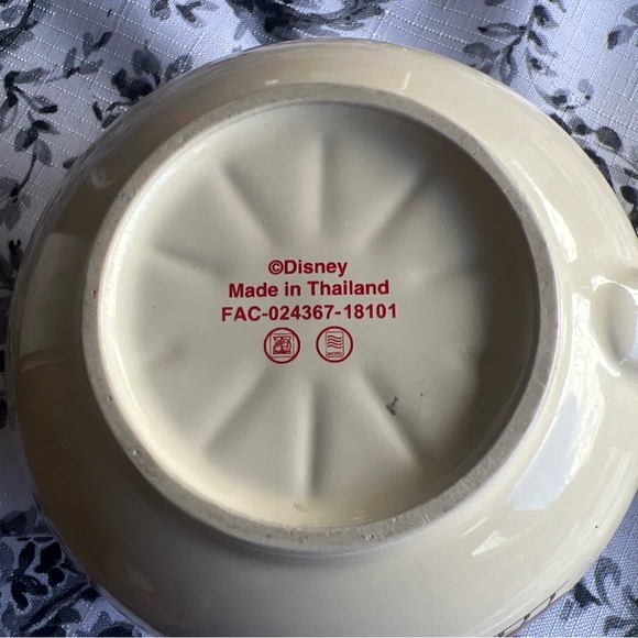 Disney Parks Santa Mickey and Minnie Donald Duck Reindeer Holiday Cup Soup Mug - Picture 5 of 5